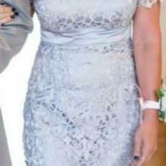 Venus lace dress - Picture 3 of 5